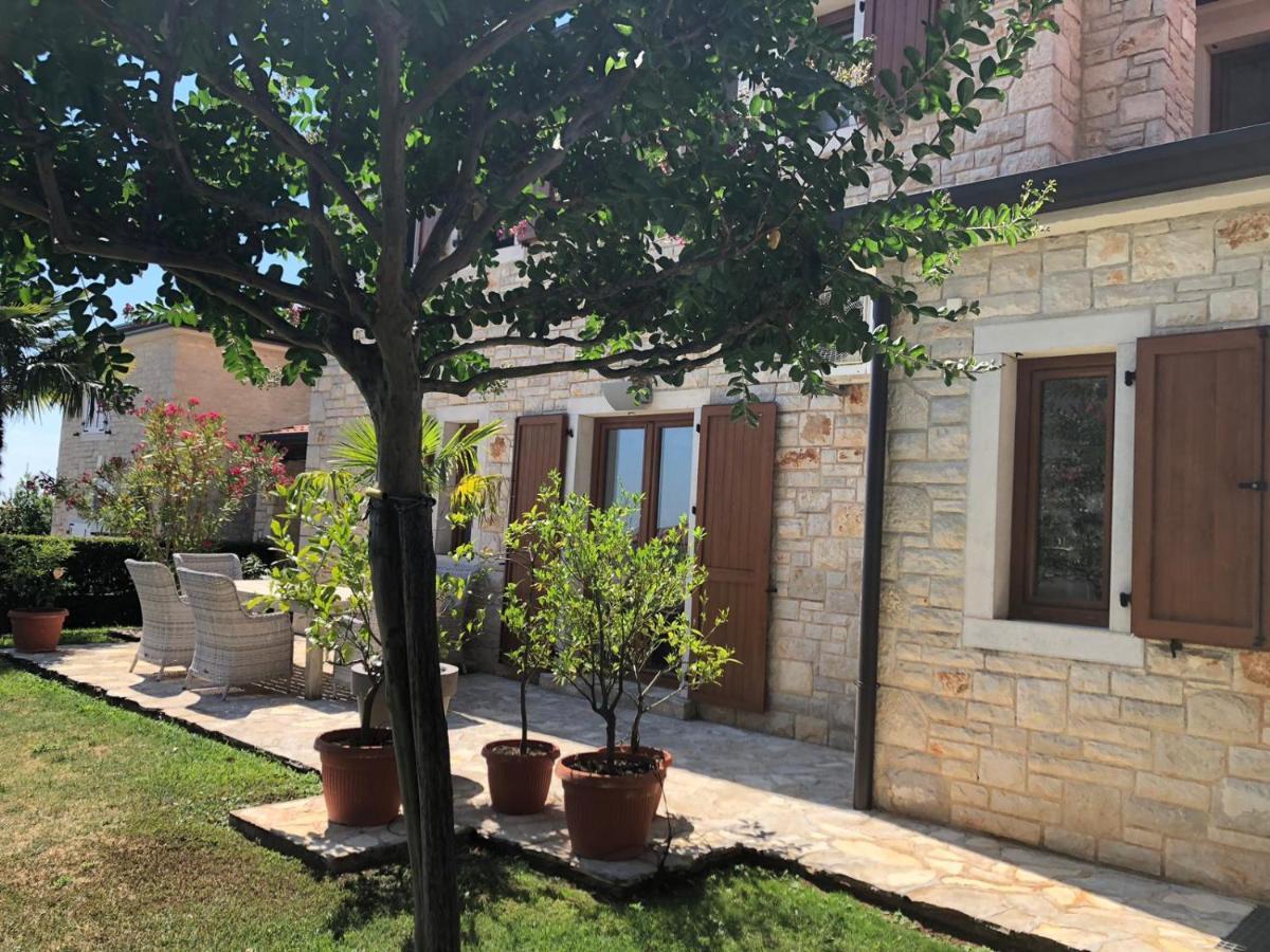 Casa Stefanie Villa Kastelir Exterior photo